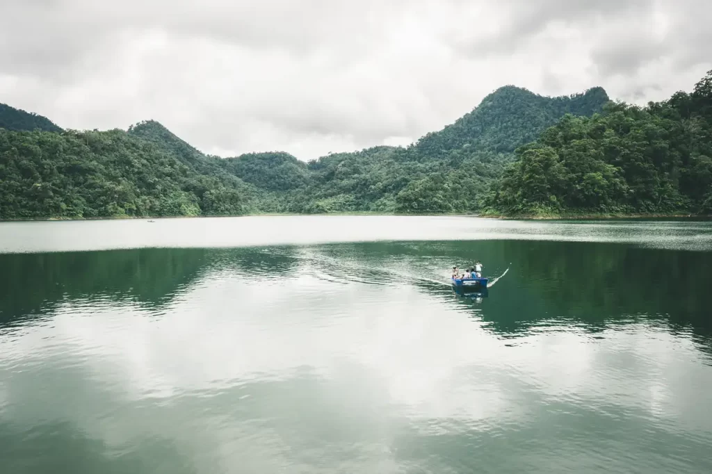Lake Balinsasayao Lake Balinsasayao also known as the twin lakes in Negros Oriental