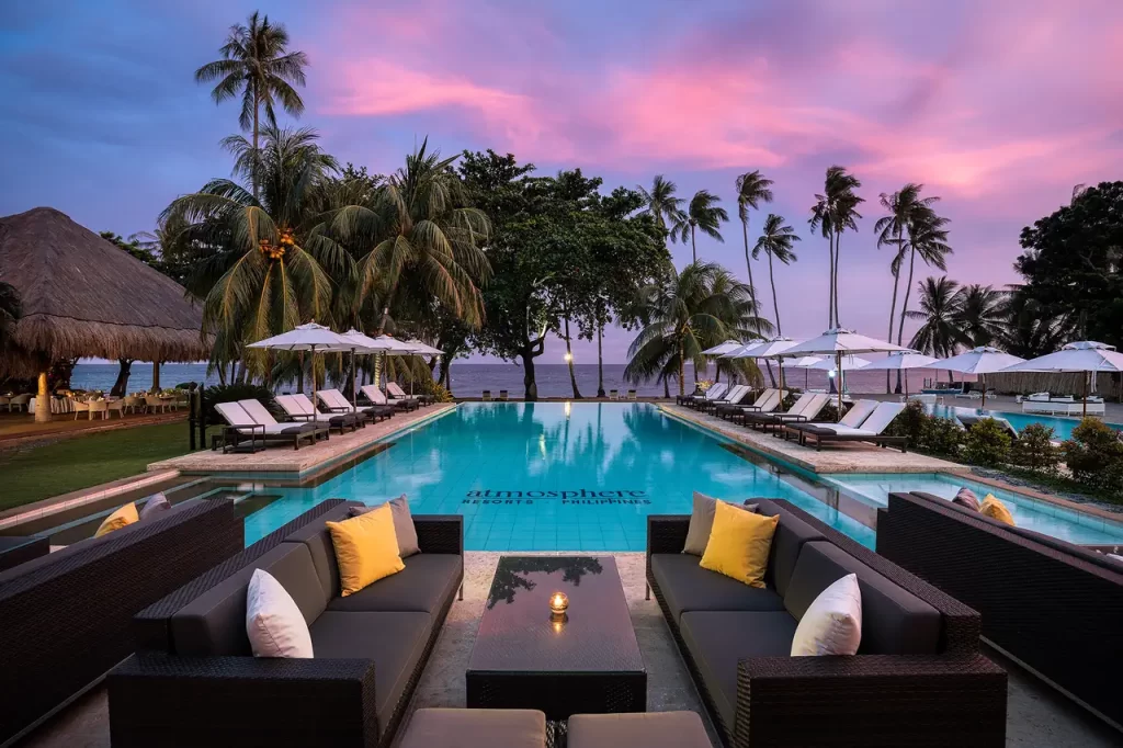 Infinity Pool Golden hour in Atmosphere pool side