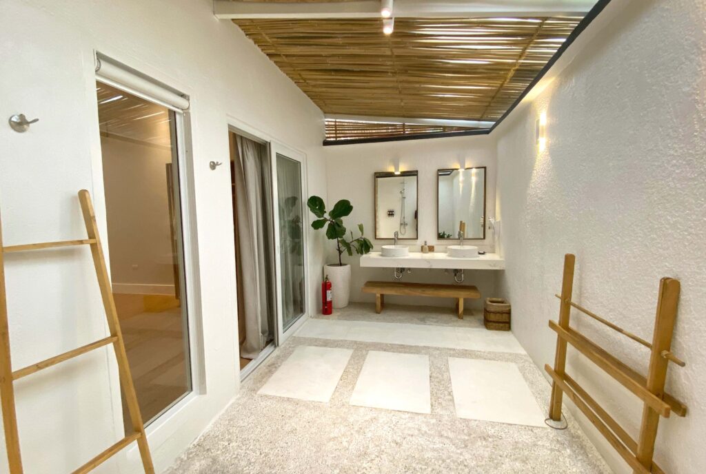 Deluxe Superior Bathroom