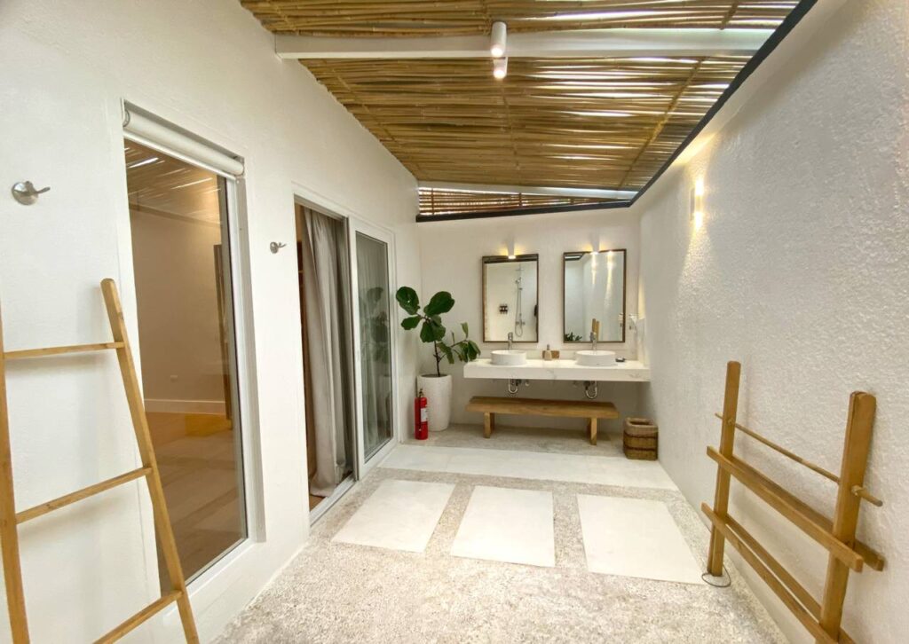 Deluxe Superior Bathroom