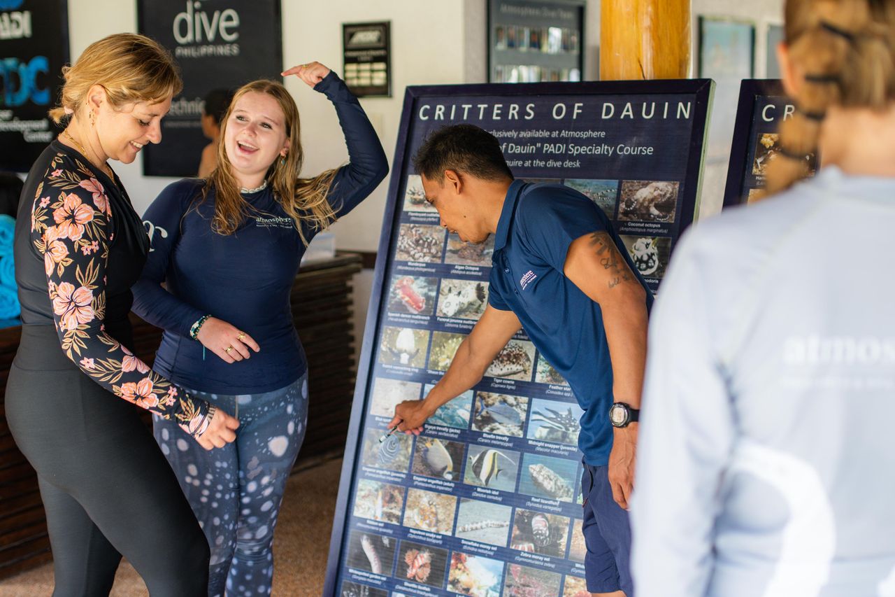Dive orientation and showcasing critters in Dauin